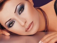 మేకప్ తో మరింత వెరైటీ లుక్ కావాలనుకుంటే...