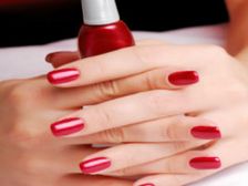 కోమలమైన హస్తాలు...నఖాలు నగీషీలు....