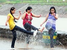 వర్షాకాలంలో పాదాలు పదిలపరుచుకోండిలా....!