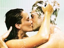 స్పందించే హృదయం...చుంబించే పెదవులు?