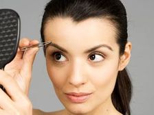 చక్కటి ముఖ ఆకృతికి ఆకర్షించే కనుబొమ్మలు...!