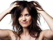 వర్షాకాలంలో అధికంగా చుండ్రు.. తగ్గించే చిట్కాలు..