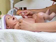 మీ బుజ్జాయి బాడీ మసాజ్ కోసం బెస్ట్ ఆయిల్స్ ఎంపిక..!