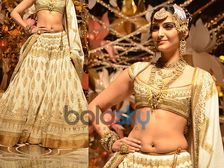 వధువుల కొరకు ఎక్స్ టార్డినరీ గోల్డెన్ కలర్ అవుట్ ఫిట్ !