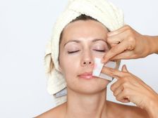 ఫేస్ వ్యాక్సింగ్ ఇంట్లోనే చేసుకొనే టిప్స్ అండ్ ట్రిక్స్