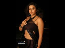 డిఫ్రెంట్ డ్రెస్సులో హాట్ గా సెగపుట్టిస్తున్ననమిత