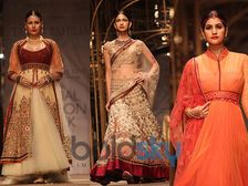 ఇండియన్ బ్రైడల్ ఫ్యాషన్ వీక్ లో అదరగొట్టే డిజైన్లు