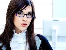 అద్దాలు పెట్టుకొనే అమ్మాయిలకు ఐ మేకప్ టిప్స్ 