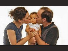 పిల్లలను దత్తత తీసుకోవటానికి 10 అందమైన కారణాలు 