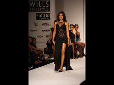 విల్స్ ఇండియ ఫ్యాషన్ షోలో షో స్టాపర్ గౌహర్ ఖాన్