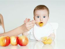 చిన్న పిల్లలకు 7 అత్యంత ప్రమాదకరమైన ఆహారాలు 