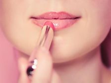 అతన్ని ఆకర్షించడం కోసం కొన్ని బ్యూటీ చిట్కాలు