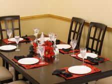 డైనింగ్ టేబుల్ ను అందంగా సర్దేద్దాం ఇలా..!