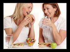 భోజం చేసేప్పుడు మధ్యలో నీరు త్రాగడం ఆరోగ్యానికి మంచిదేనా