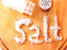 మీరు ఉప్పుతో పరిష్కరించగల 9 గృహ సంక్షోభాలు