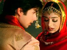 భారతీయ జంటలు నిజానికి వారి పెళ్లి రోజు రాత్రి చేసే 10 పనులు 