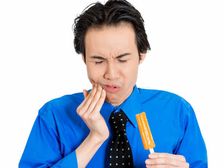 మీ దంతాల సున్నితత్వానికి 10 ప్రధాన కారణాలు