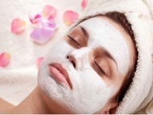 ఇంట్లోనే ఎఫెక్టివ్ అండ్ నేచురల్ స్కిన్ బ్లీచింగ్ టిప్స్ 