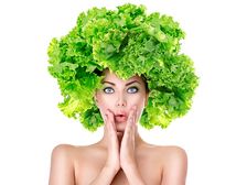 గ్రీన్ ఫుడ్స్ తో మీ జుట్టు ఆరోగ్యంగా మిళమిళ మెరిపిస్తాయి...