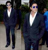 మెహబూబ్ స్టూడియోలో బ్లాక్ టక్సీడోలో కనిపించిన షారుఖ్ 