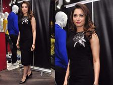 రిధి మెహ్రా డిజైన్ చేసిన అందమైన బ్లాక్ దుస్తుల హాట్ తమన్నా భాటియా 