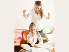 పరీక్షల కాలంలో తల్లి తండ్రులు పిల్లలలో ఒత్తిడిని ఎలా తగ్గించవచ్చు 