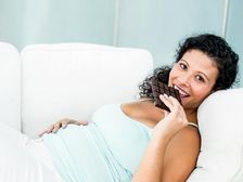 గర్భిణీ స్త్రీలు డార్క్ చాక్లెట్స్ తినడం వల్ల పొందే గ్రేట్ హెల్త్ బెనిఫిట్స్ ...