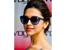  బాలీవుడ్ సెలబ్రెటీల చష్మా లుక్ అదుర్స్..! అదుర్స్...!