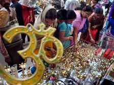 ధనత్రయోదశి (దంతేరాస్) న బంగారం కొనే ఆచారం ఎందుకు, ఎలా వచ్చింది ?