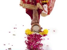 ఔరౌరా..ఇండియన్ వెడ్డింగ్స్ లో ఇన్ని మూఢ నమ్మకాలా?