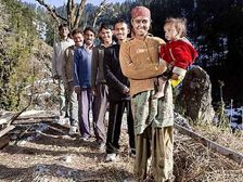 షాకింగ్ ! కలియుగ ద్రౌపది - ఐదుగురు అన్నదమ్ములను పెళ్లాడింది!