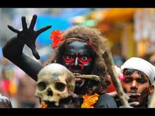 వీళ్ళు శవాల మీద కూర్చొని తపస్సు చేస్తారు, ఆత్మలతో మాట్లాడుతారు!