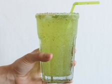  మీరు తొందరగా బరువు తగ్గాలనుకుంటున్నారా?అయితే ఈ 10డిటాక్స్ డ్రింక్స్ ట్రై చేయండి. 