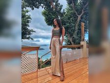 టార్టాల లో మనుషి చిల్లర్ శాటిన్ సీక్విన్ లుక్ తో మతిపోగొట్టింది