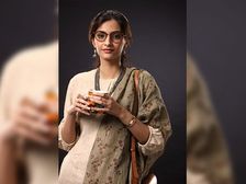 సింపుల్ గా ఉన్నా అందంగా ఉందిః ప్యాడ్ మాన్ లోని సోనం నెర్డీ లుక్  డీకోడ్ చేయబడింది