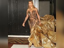 ఇండియన్ డిజెనర్స్ డిజైన్ చేసిన అవుట్ ఫిట్ లో మురిసిపోయిన గ్లోబల్ ఐకాన్ బియాన్స్ 