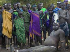 లావుపాటి పురుషులు మాత్రమే అందంగా ఉంటారని భావించే “ఇథియోపియన్ తెగ“