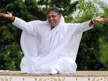 కాన్యే వెస్ట్ డబుల్‌ మీనింగ్‌తో ట్వీట్ చేసిన మాతా అమృతానందమయి  గురించి తెలియని నిజాలు