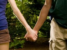 ప్రియమైన వారి చేతిని అందుకోవడంలో గల అంతరార్థం ఏంటి?