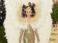  “మెట్ గాలా 2018” : కేటీ ఈ కార్యక్రమ నేపద్యాన్ని సీరియస్ గా తీసుకుందా ? 