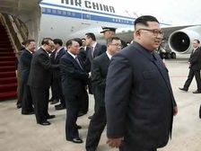 కిమ్ చాలా పిరికివాడు, రాత్రి భార్యతో సరిగ్గా పడుకోడు, ఇంగ్లిష్ రాదు, టాయ్ లెట్ అందుకే తీసుకెళ్తాడు