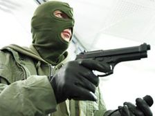 కరుడుగట్టిన నేరస్తులు సత్పాల్ గ్యాంగ్ సభ్యులు, ఈ ముఠా నాయకుడు సత్పాల్ సింగ్ ఆర్మీ జవాన్