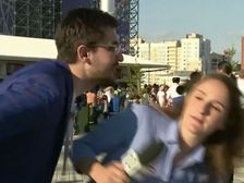 లేడి రిపోర్టర్లపై ముద్దులతో దాడులు, ఎక్కడంటే అక్కడ పట్టుకుంటున్నారు, ఫుట్ బాల్ పోటీల్లో దారుణాలు