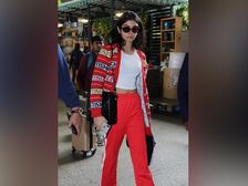 ఎయిర్ పోర్టులో స్పోర్టీ లుక్ తో కనిపించిన జాన్వీ, ఖుషీ 