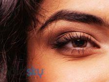 కొబ్బరి నూనెతో పాటు ఈ రెమెడీస్ ను పాటిస్తే కంటి కింద ముడతలు మటాష్ 