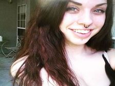 పిజ్జా కార్నర్ లో బ్యాక్ టచ్ చేసిన పోకిరిని ఆడుకున్న  అమ్మాయి, భార్య ముందే పరువు తీసింది (వీడియో)