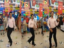 మొన్న మధ్యప్రదేశ్ అంకుల్, నేడు పాకిస్తాన్ అబ్బాయి వైరల్ అయిపోతున్నారు, మాల్ లో స్టెప్ అదరగొట్టాడు