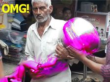 బిందెలో ఇరుక్కున్న పిల్లాడి తల, ఆడుకుంటూ తలను దూర్చాడు, ఇంట్లో పిల్లలతో జాగ్రత్త