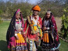 ఆ గ్రామంలో ప్రతి అబ్బాయికి ఇద్దరు భార్యలు, సంప్రదాయం పేరుతో ఎంజాయ్ చేస్తున్న అబ్బాయిలు