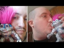 తన రోబోట్ ను పెళ్లి చేసుకోవాలని ఇష్టం మరియు పెళ్లి చేసుకోవడానికి ప్లాన్ చేస్తున్నాడు!